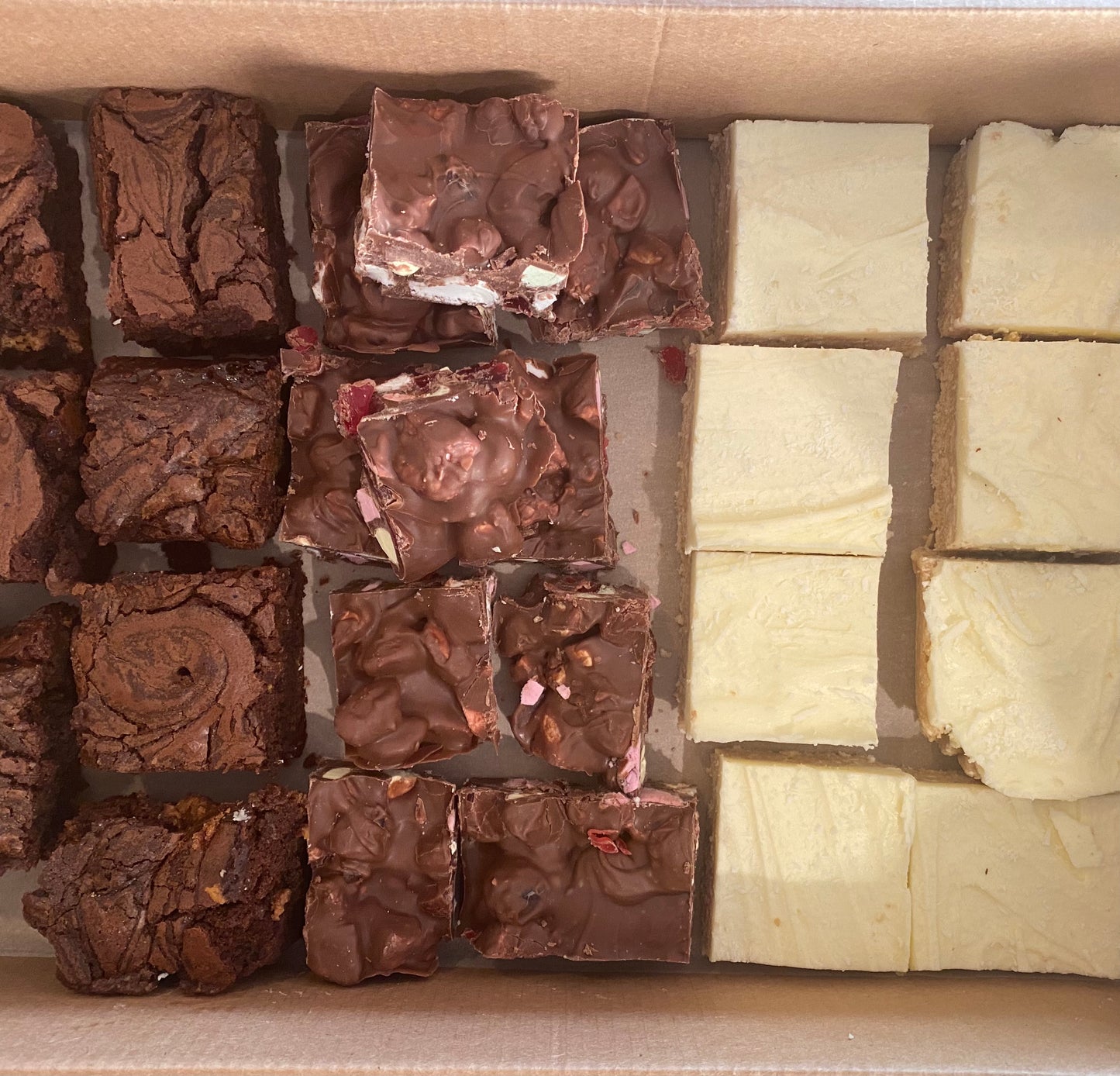Slices & Dessert Box